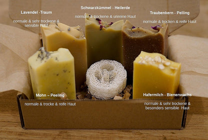 Vorteils-Seifen-Set. 5kleine Seifen ohne Etikett in Versandverpackung und mit BEschreibungstext.